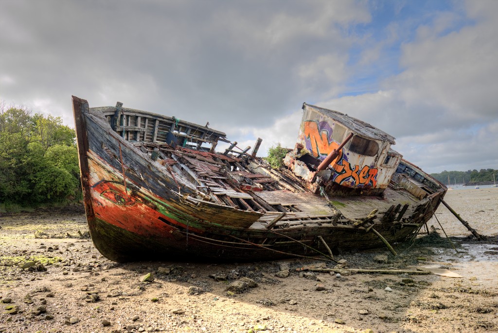 Cimetiere a bateaux hdr urbex scheepskerkhof rance quelmer bretagne france frankrijk kerkhof schepen boten fraffiti art kunst
